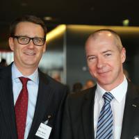 Marc Weber (Ausee Garage) e Manfred Wellauer (vicepresidente UPSA Svizzera)